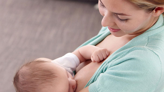 Кърмене или хранене с шише