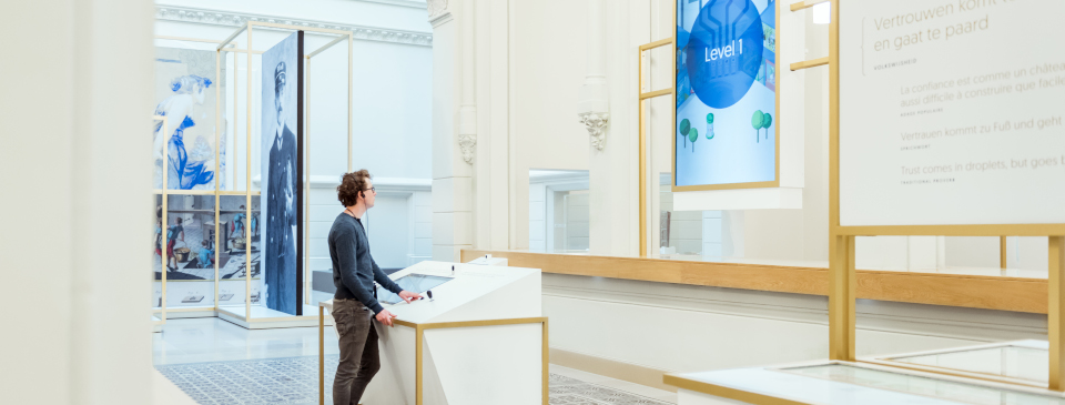 Изтеглете брошурата за гамата от решения с професионални дисплеи Philips